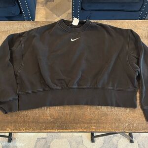 Nike Women's Black Crewneck Crop Sweatshirt